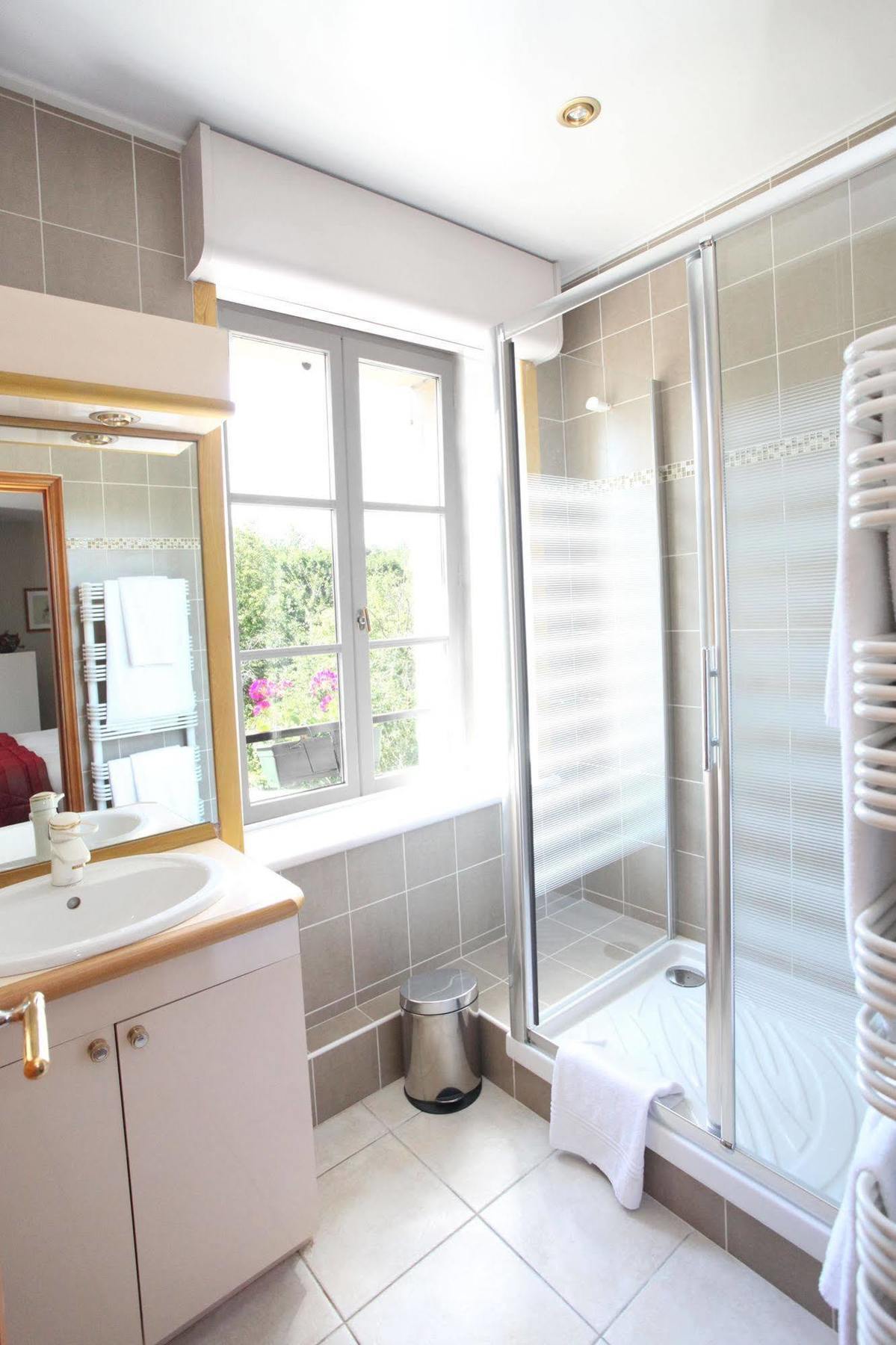 Saint Graal Bed and Breakfast Chamant Esterno foto