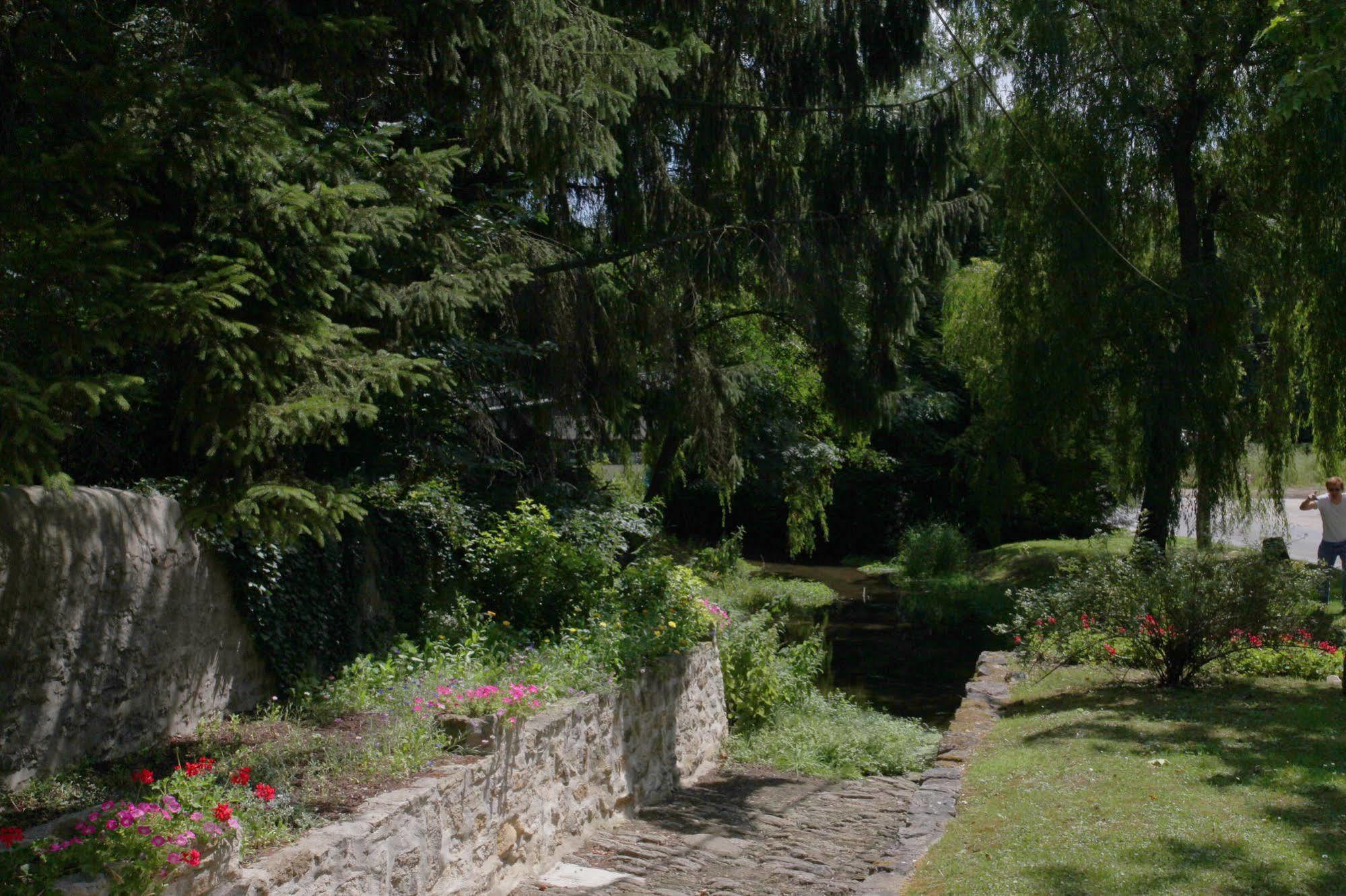 Saint Graal Bed and Breakfast Chamant Esterno foto